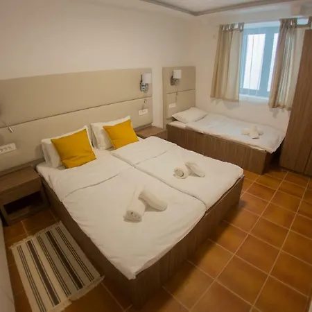 Eva * Gradac (Split-Dalmatia)