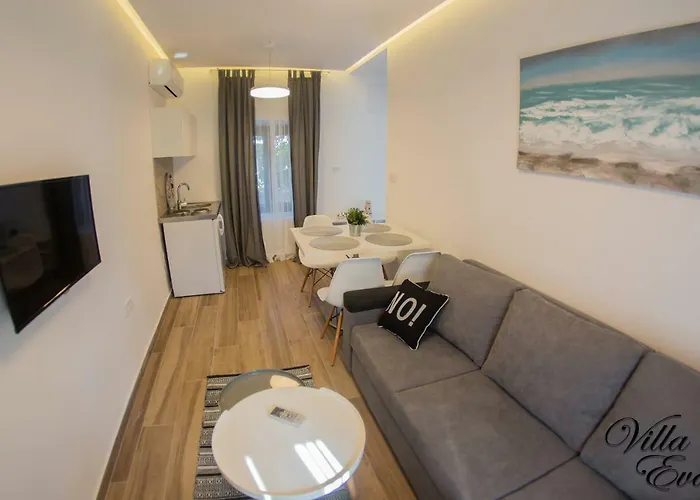 Eva * Gradac (Split-Dalmatia)